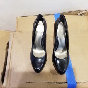 Brand New, never worn Size 6.5, Nine West 4" pumps